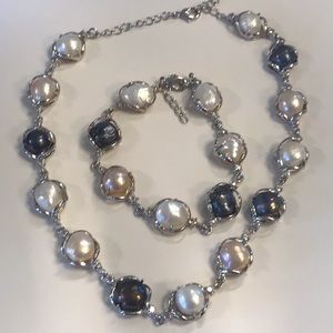Freshwater Pearls Necklace and bracelet set
